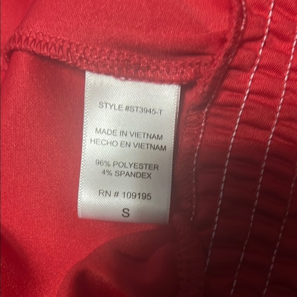 Red Fitted Blazer with Lapel Collar - Picture 4 of 4